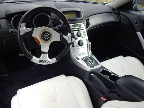 Used 2010 Hyundai Genesis 3.8 image 13