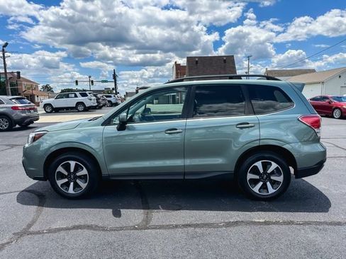 Used 2017 Subaru Forester 2.5i Premium AWD/4WD image 4