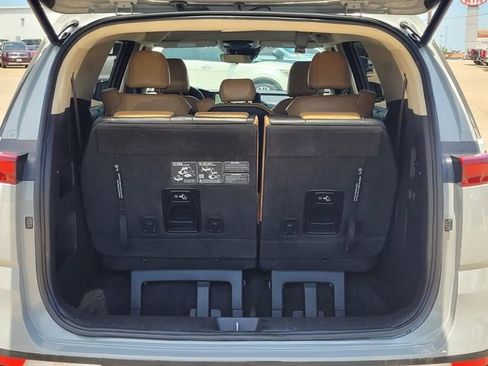 Used 2024 Kia Carnival EX FWD image 9