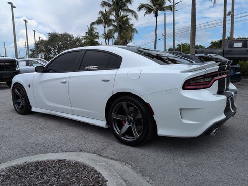 Used 2018 Dodge Charger SRT Hellcat w/ Harman/Kardon Audio Group RWD image 7