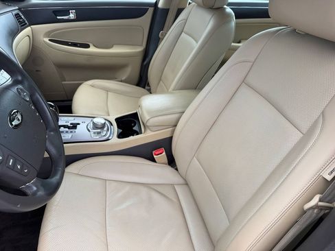 Used 2011 Hyundai Genesis 3.8 w/ Technology Pkg 4 RWD image 10