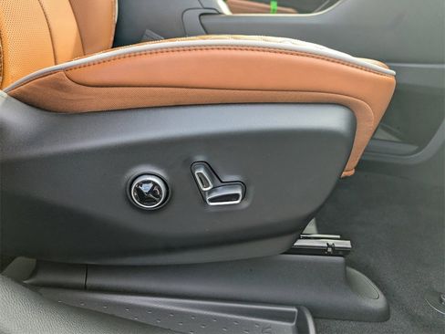 New 2026 Chrysler Pacifica Pinnacle image 36