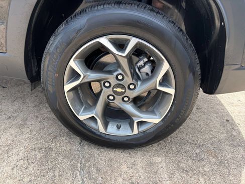 Used 2025 Chevrolet Trax LT FWD image 29