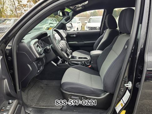 Used 2021 Toyota Tacoma TRD Off-Road image 10