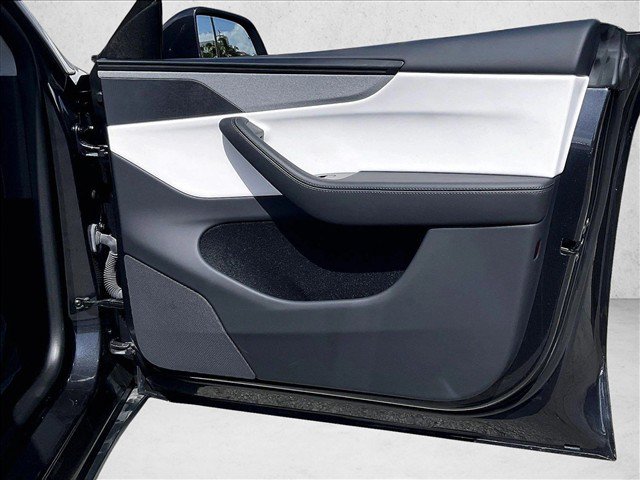 Used 2026 Tesla Model Y 2WD image 18