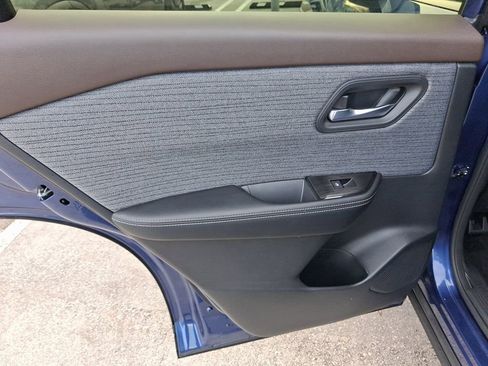 Certified 2023 Nissan Rogue SV FWD image 11