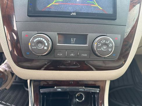 Used 2011 Cadillac DTS Premium FWD image 25