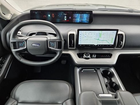 Used 2025 Ford Expedition Active RWD image 8