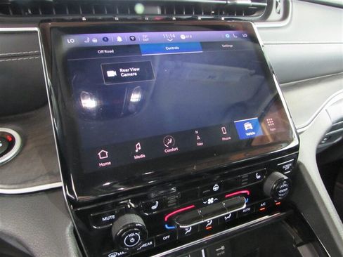 Used 2023 Jeep Grand Cherokee Limited AWD/4WD image 31