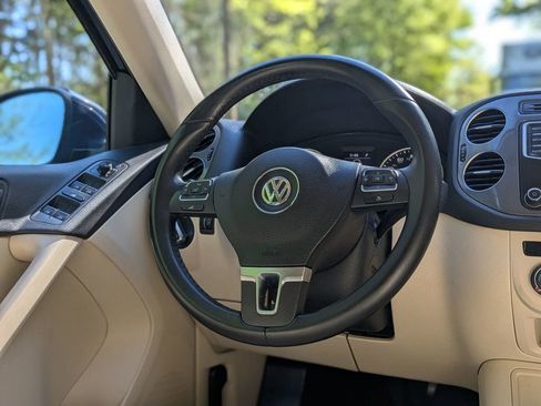 Used 2016 Volkswagen Tiguan S image 23
