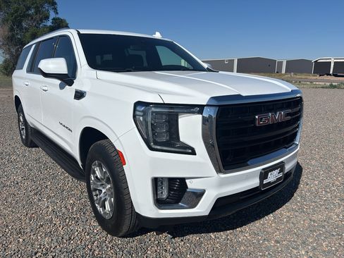 Used 2021 GMC Yukon XL SLE AWD/4WD image 3