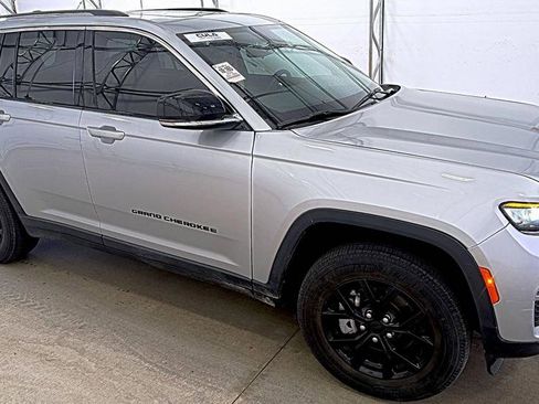 Used 2022 Jeep Grand Cherokee Limited AWD/4WD image 3