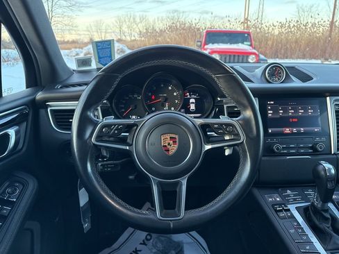 Used 2018 Porsche Macan image 3