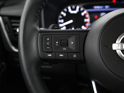 Used 2024 Nissan Rogue SV w/ SV Premium Package image 26