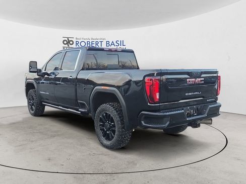 Used 2023 GMC Sierra 3500 Denali w/ Denali Black Diamond Edition AWD/4WD image 3