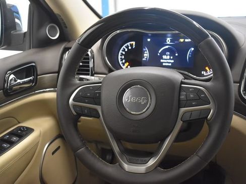 Used 2019 Jeep Grand Cherokee Overland AWD/4WD image 22