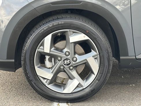 Used 2025 Hyundai Venue SEL image 25