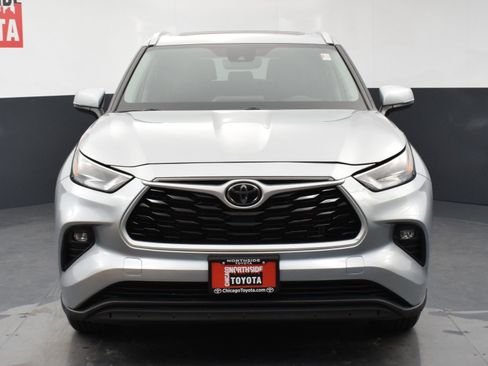 Used 2022 Toyota Highlander XLE image 7