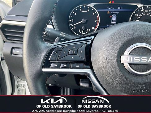 Used 2023 Nissan Altima 2.5 SR w/ SR Premium Package image 9