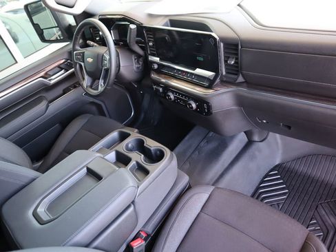 Used 2025 Chevrolet Silverado 2500 LT image 16