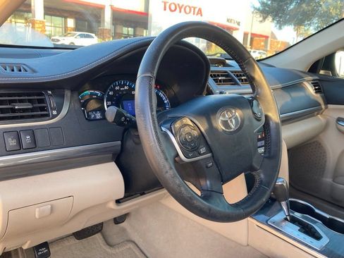 Used 2013 Toyota Camry XLE w/ Leather Pkg FWD image 7
