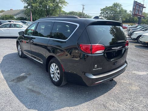 Used 2017 Chrysler Pacifica Touring-L FWD image 7