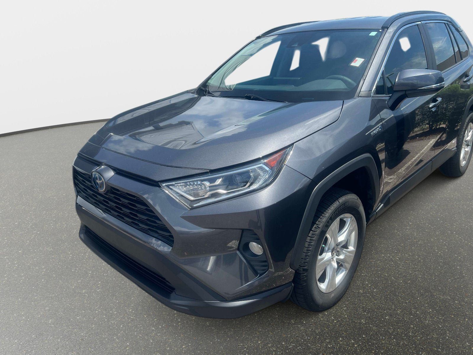 Used 2021 Toyota RAV4 XLE AWD/4WD image 2
