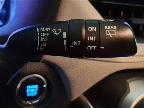 Used 2019 Toyota RAV4 XLE w/ Convenience Package FWD image 17