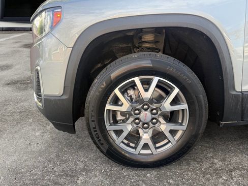 Used 2023 GMC Acadia SLE image 23