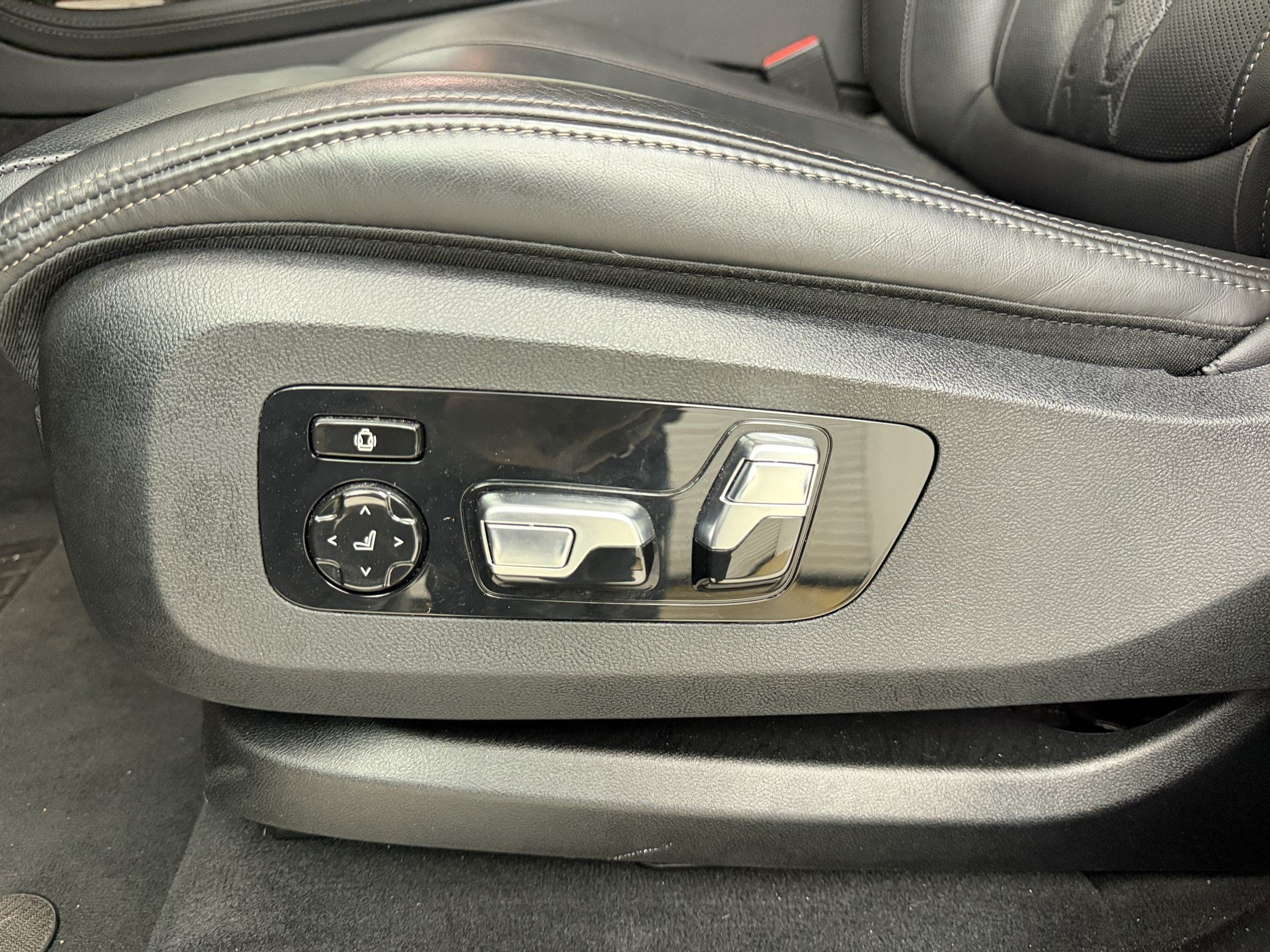 Used 2026 BMW X7 xDrive40i AWD/4WD image 16