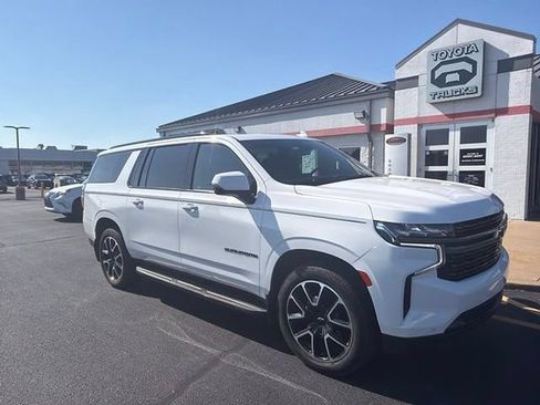 Used 2022 Chevrolet Suburban RST w/ Luxury Package AWD/4WD image 2