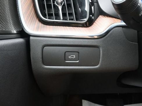 Used 2024 Volvo XC60 B5 Ultimate w/ Protection Package Premier AWD/4WD image 29