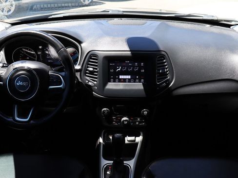 Used 2020 Jeep Compass Latitude FWD image 32
