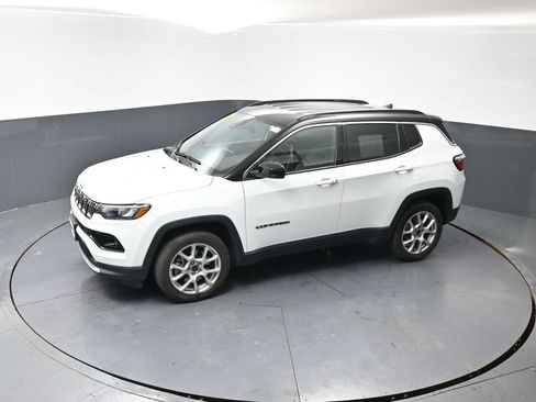Used 2025 Jeep Compass Limited AWD/4WD image 46