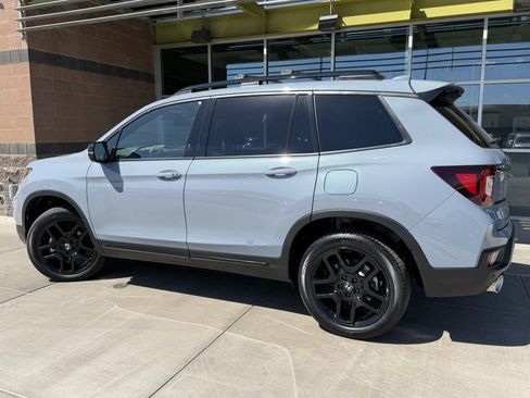 Used 2025 Honda Passport Black Edition image 5