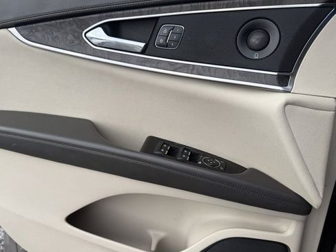 Used 2019 Lincoln Nautilus Reserve image 22