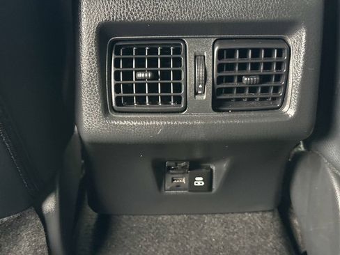 Used 2025 Toyota Camry SE image 15