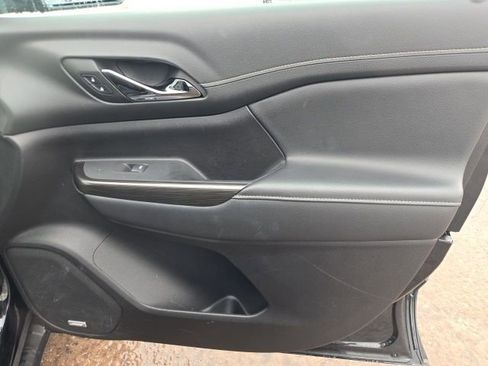 Used 2023 GMC Acadia SLT w/ Technology Package image 56