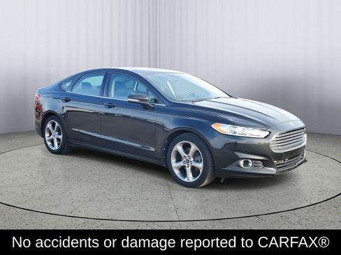 Used 2013 Ford Fusion SE image 2
