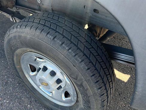 Used 2003 Chevrolet Silverado 2500 LS image 3