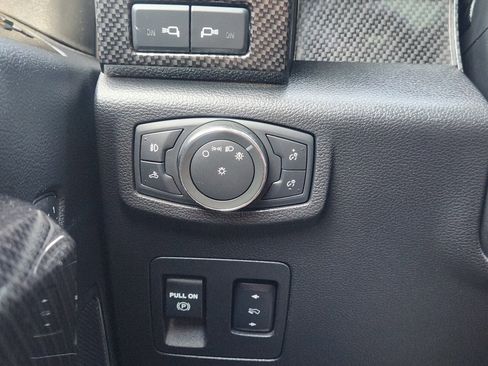 Used 2019 Ford F150 Lariat w/ Equipment Group 502A Luxury AWD/4WD image 23