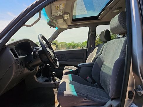 Used 2002 Toyota 4Runner SR5 AWD/4WD image 10