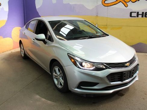 Used 2016 Chevrolet Cruze LT image 4