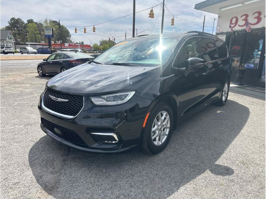 Used 2022 Chrysler Pacifica Touring-L FWD image 3