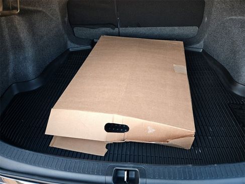 Used 2025 Toyota Corolla SE image 30