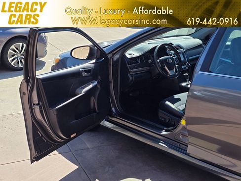 Used 2014 Toyota Camry SE FWD image 40