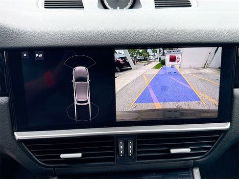 Used 2019 Porsche Cayenne S w/ Premium Plus Package image 15