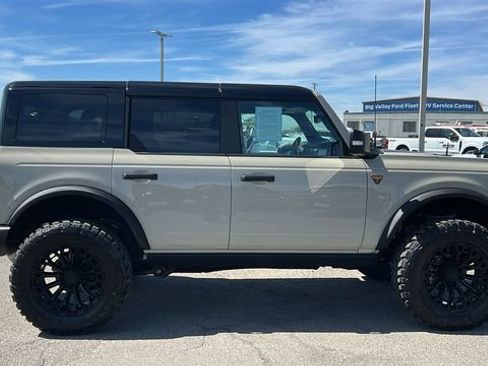Used 2025 Ford Bronco Badlands AWD/4WD image 2