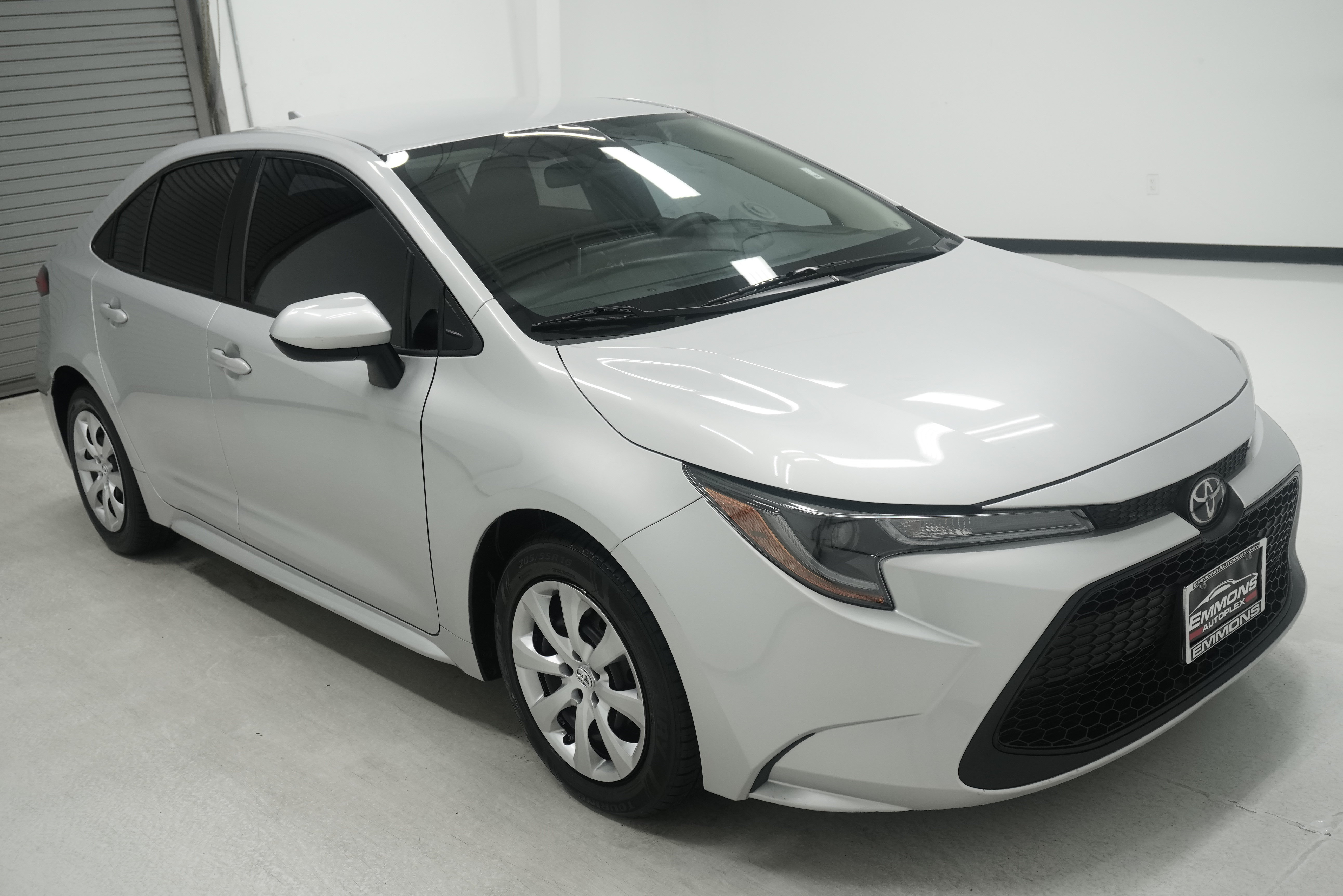 Used 2020 Toyota Corolla LE FWD image 3