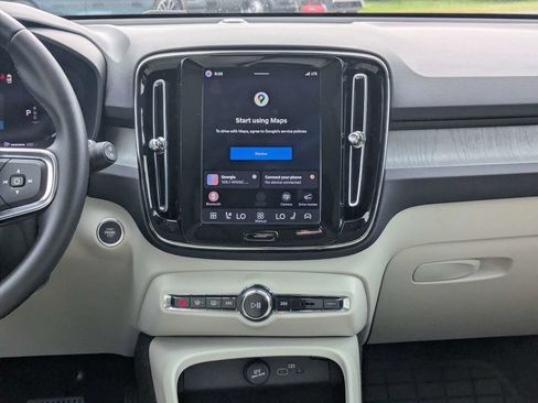 Used 2026 Volvo XC40 B5 Plus AWD/4WD image 19